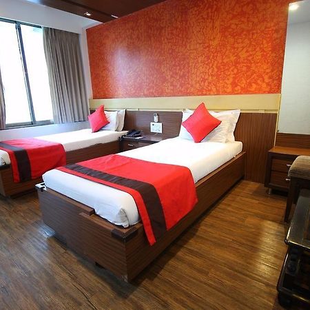 Hotel Oyo Premium Law Garden C G Road Ahmedabad Exterior foto
